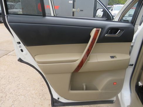 Used 2013 Toyota Highlander Limited image 38