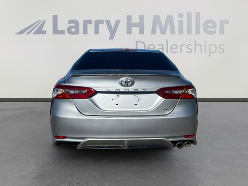 Used 2018 Toyota Camry SE image 4