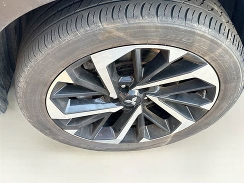 Used 2024 Mitsubishi Outlander SE Black Edition image 19