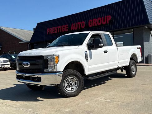 Used 2017 Ford F250 XL w/ Power Equipment Group AWD/4WD image 12