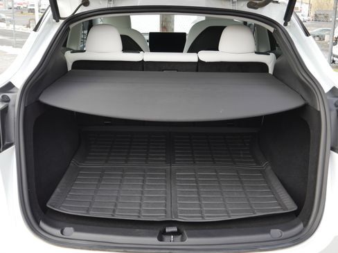 Used 2023 Tesla Model Y Long Range image 15