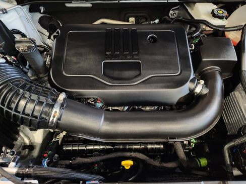 Used 2025 Chevrolet Blazer LT FWD image 29