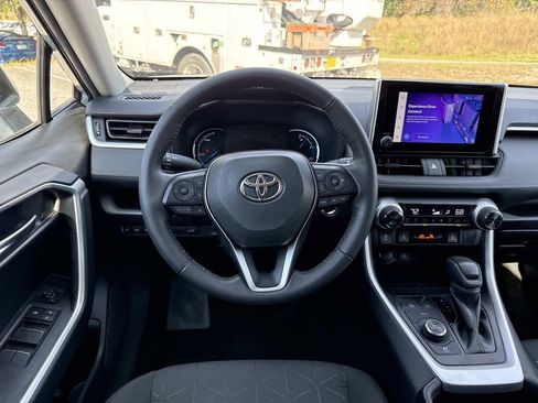 Used 2023 Toyota RAV4 XLE image 17