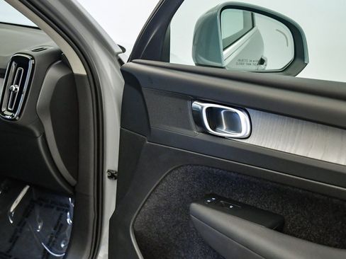 Certified 2025 Volvo XC40 B5 Plus image 19