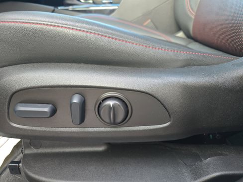 Used 2022 Chevrolet Blazer RS w/ Enhanced Convenience Package image 13