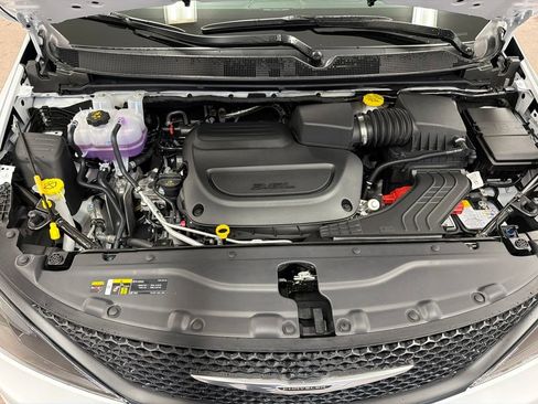 New 2027 Chrysler Pacifica LX FWD image 32