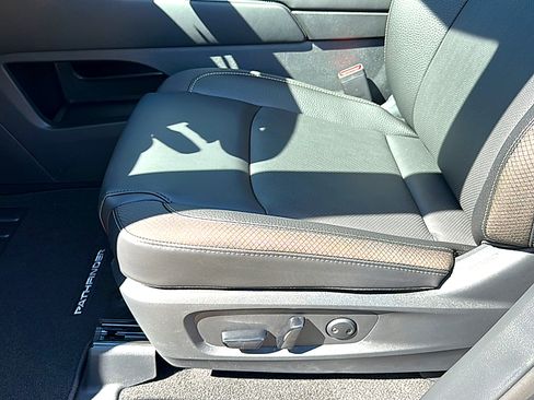 New 2026 Nissan Pathfinder SL image 12