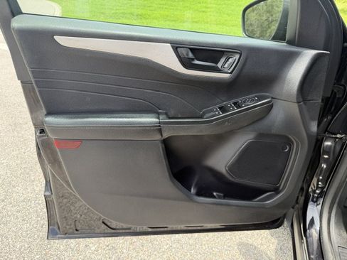 Used 2022 Ford Escape SE FWD image 10