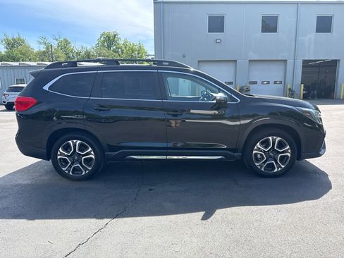 Used 2023 Subaru Ascent Limited w/ Technology Package AWD/4WD image 2