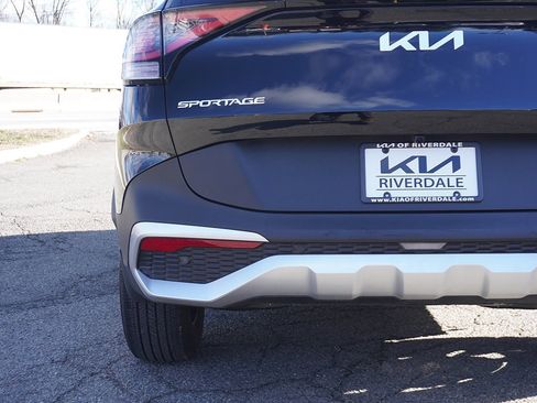 Used 2025 Kia Sportage EX image 16