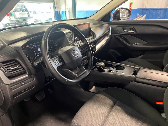 Used 2025 Nissan Rogue SV FWD image 24