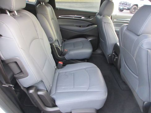Used 2023 Buick Enclave Essence image 17