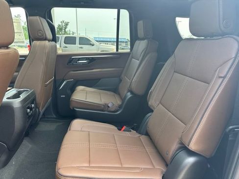 New 2026 Chevrolet Suburban High Country AWD/4WD image 18