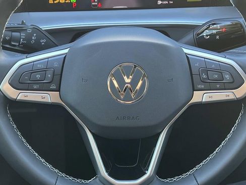 New 2026 Volkswagen Tiguan SE FWD image 14