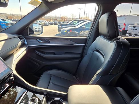 New 2025 Jeep Grand Cherokee Limited image 25
