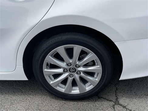 Used 2020 Toyota Camry LE image 8
