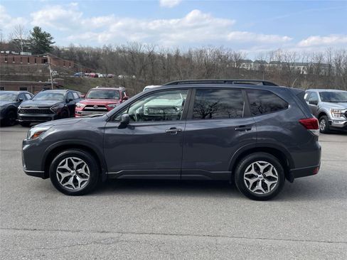 Used 2021 Subaru Forester Premium image 2