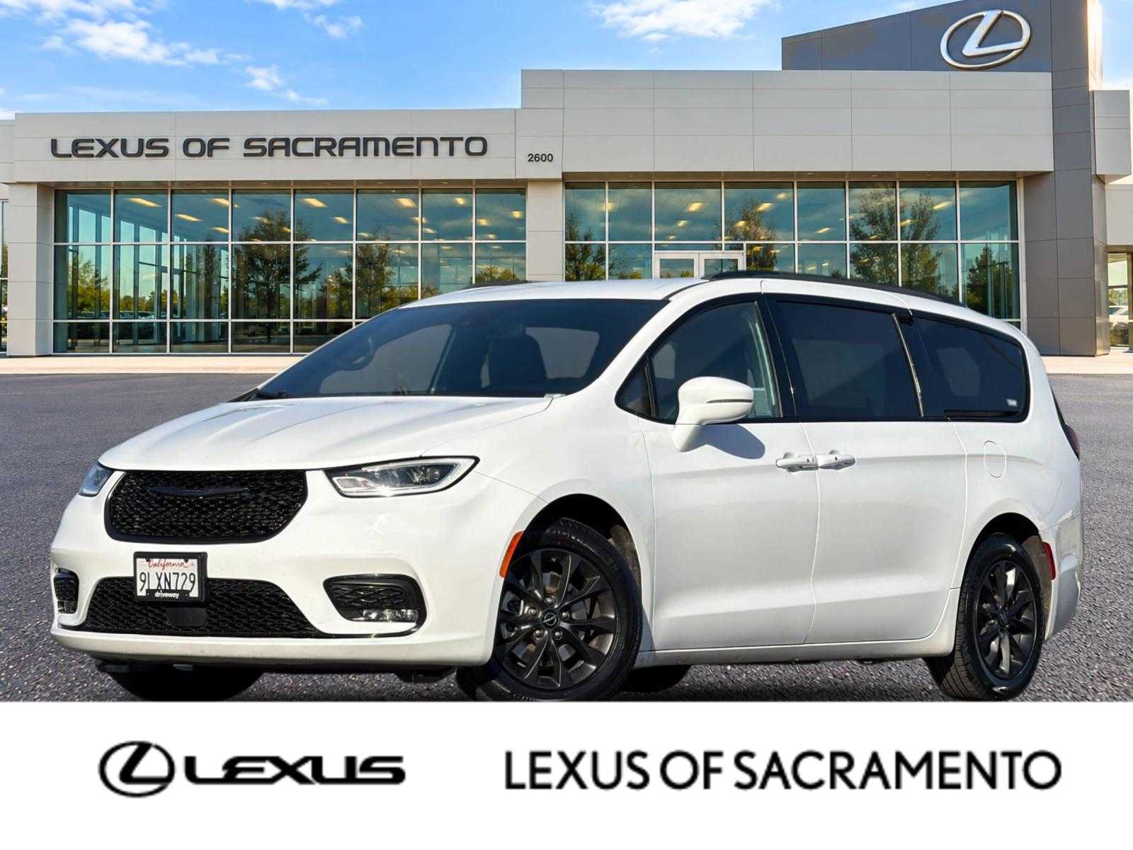 Used 2021 Chrysler Pacifica Touring-L w/ S Appearance Package FWD image 1
