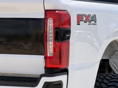 Used 2023 Ford F250 4x4 Crew Cab Super Duty image 15