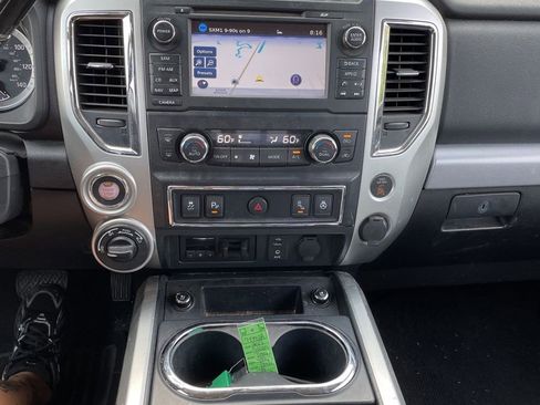 Used 2017 Nissan Titan PRO-4X w/ Pro-4x Convenience Package image 10