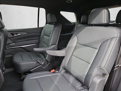 Used 2026 Chevrolet Traverse LT FWD image 19