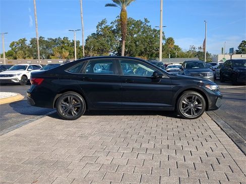 Certified 2023 Volkswagen Jetta SE w/ Panoramic Sunroof Package image 3