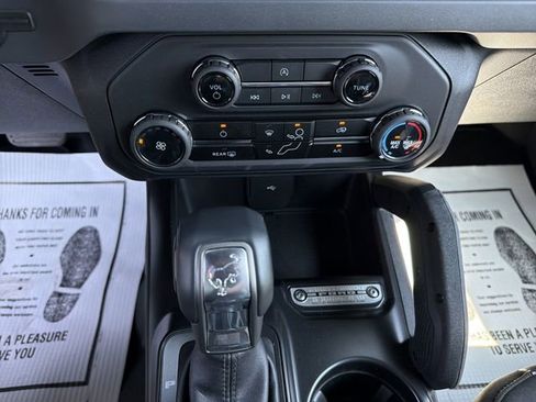 Used 2025 Ford Bronco Badlands w/ Black Appearance Package AWD/4WD image 22