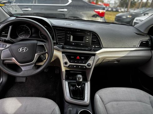 Used 2017 Hyundai Elantra SE FWD image 6