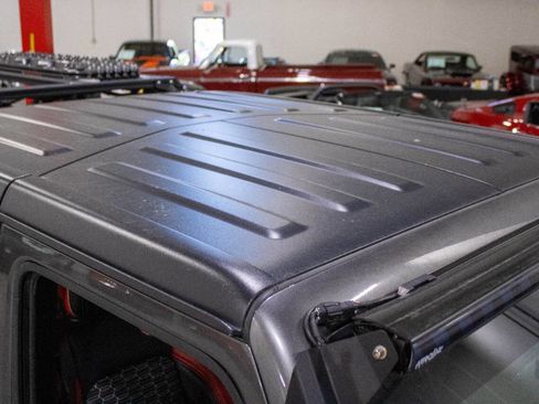 Used 2022 Jeep Gladiator Sport image 19