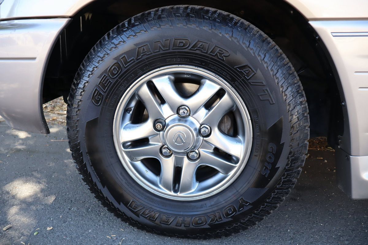 Used 2001 Lexus LX 470 4WD image 40