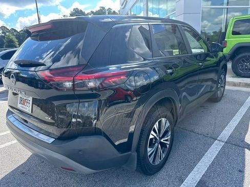 Used 2023 Nissan Rogue SV FWD image 3