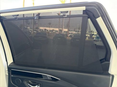 Used 2025 Honda Pilot EX-L image 11