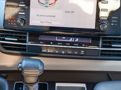 Certified 2021 Toyota Sienna LE AWD/4WD image 16