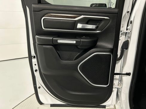 Used 2020 RAM 1500 Laramie AWD/4WD image 29