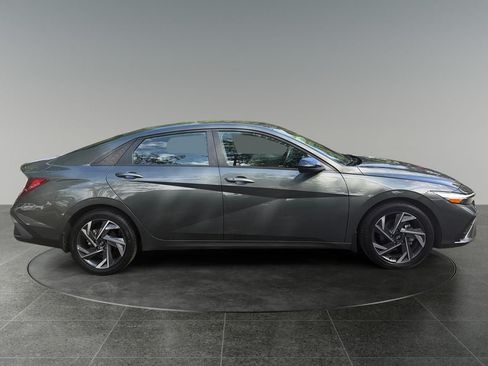 Certified 2025 Hyundai Elantra Sport FWD image 10