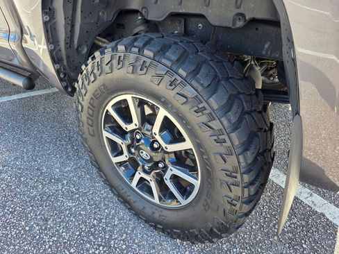Used 2019 Toyota Tundra SR5 w/ SR5 Upgrade Package AWD/4WD image 34