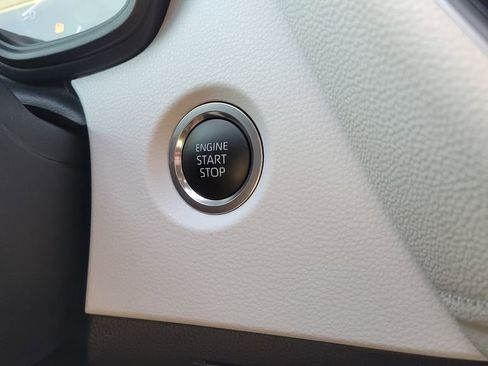 Used 2025 Toyota Corolla SE image 27