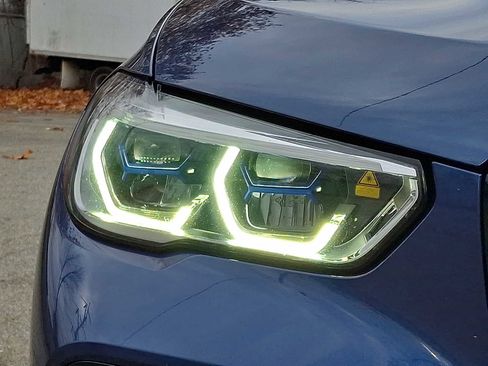 Used 2022 BMW X5 xDrive45e w/ M Sport Package image 9