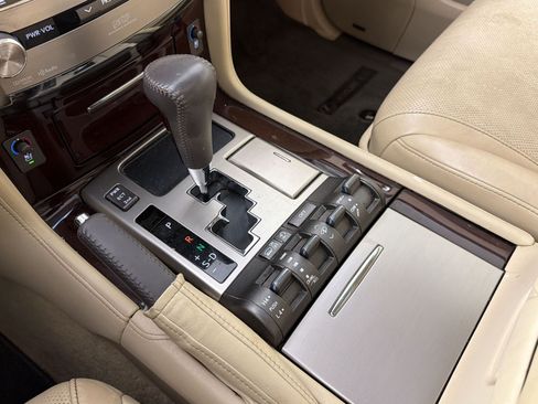 Used 2014 Lexus LX 570 4WD image 19