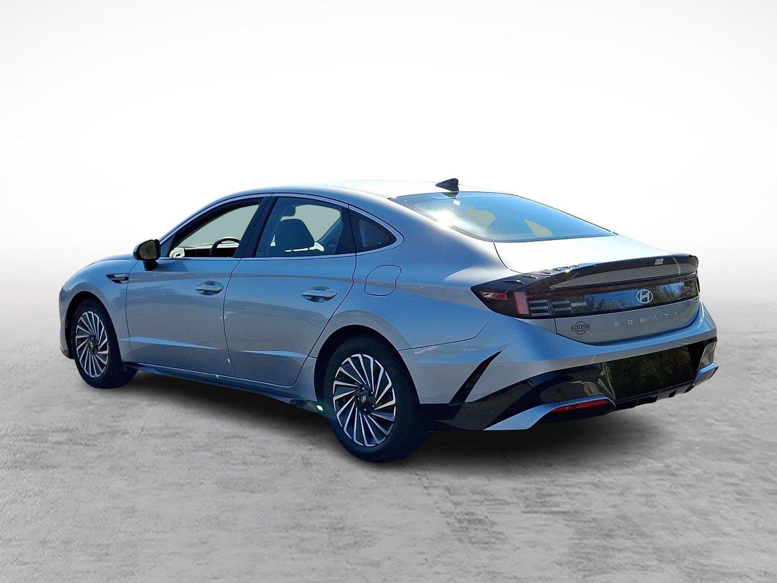 Used 2025 Hyundai Sonata SEL FWD image 4