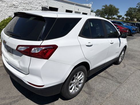 Used 2021 Chevrolet Equinox LS FWD image 10