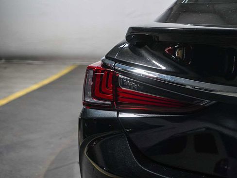 Used 2024 Lexus ES 300h image 12