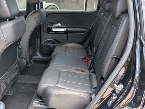 Used 2025 Mercedes-Benz GLB 250 image 21