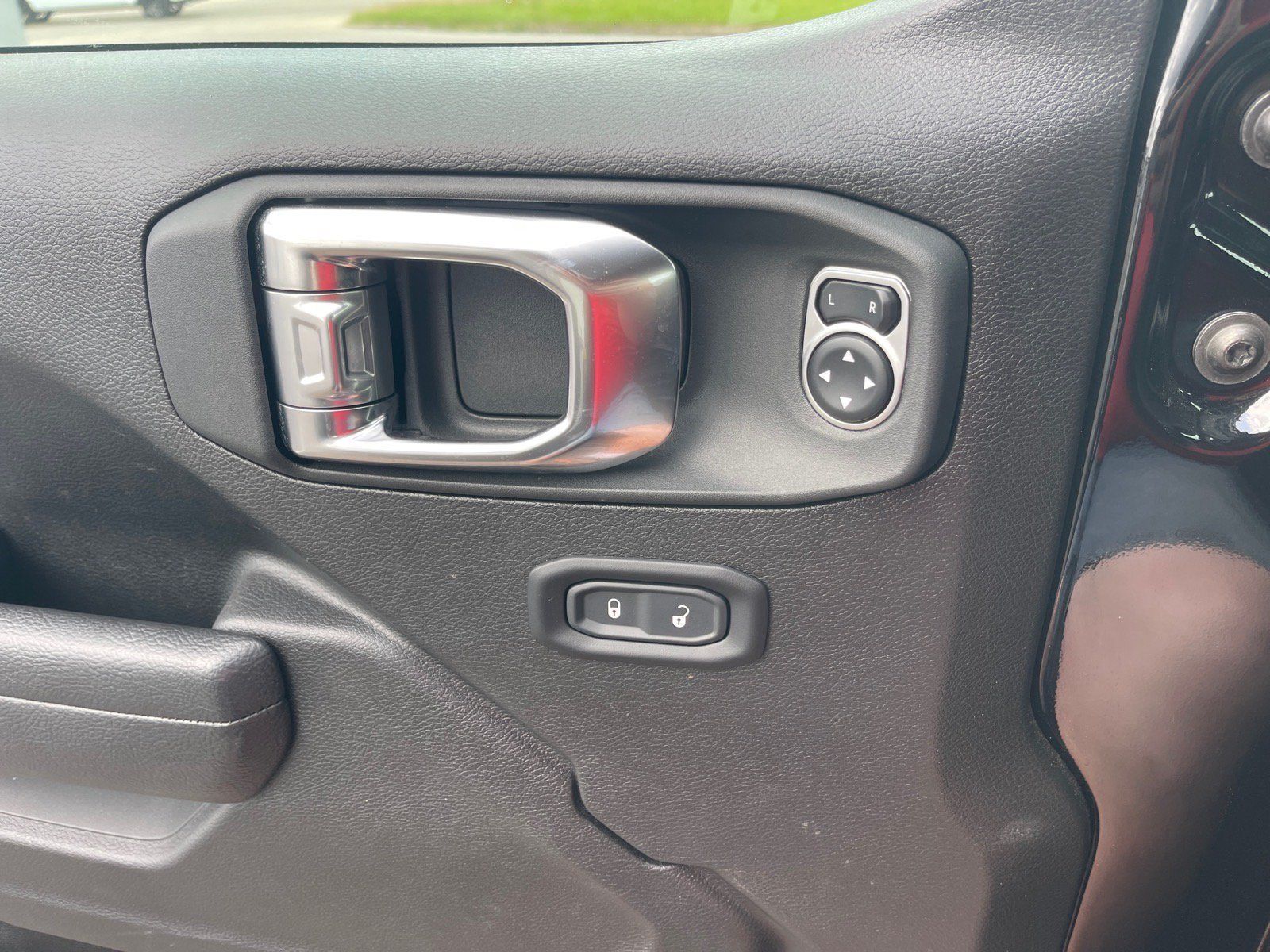 Used 2025 Jeep Wrangler Unlimited Sport AWD/4WD image 8