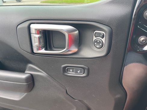 Used 2025 Jeep Wrangler Unlimited Sport AWD/4WD image 8