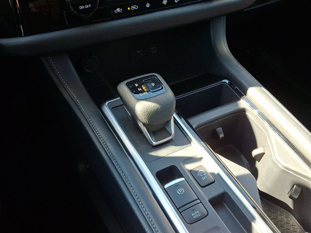 Used 2025 Nissan Pathfinder SV FWD image 14