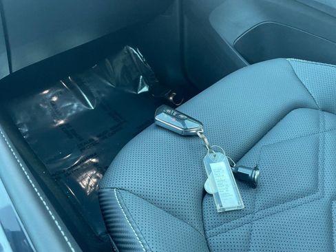 Used 2025 Volkswagen Atlas Cross Sport SE image 21