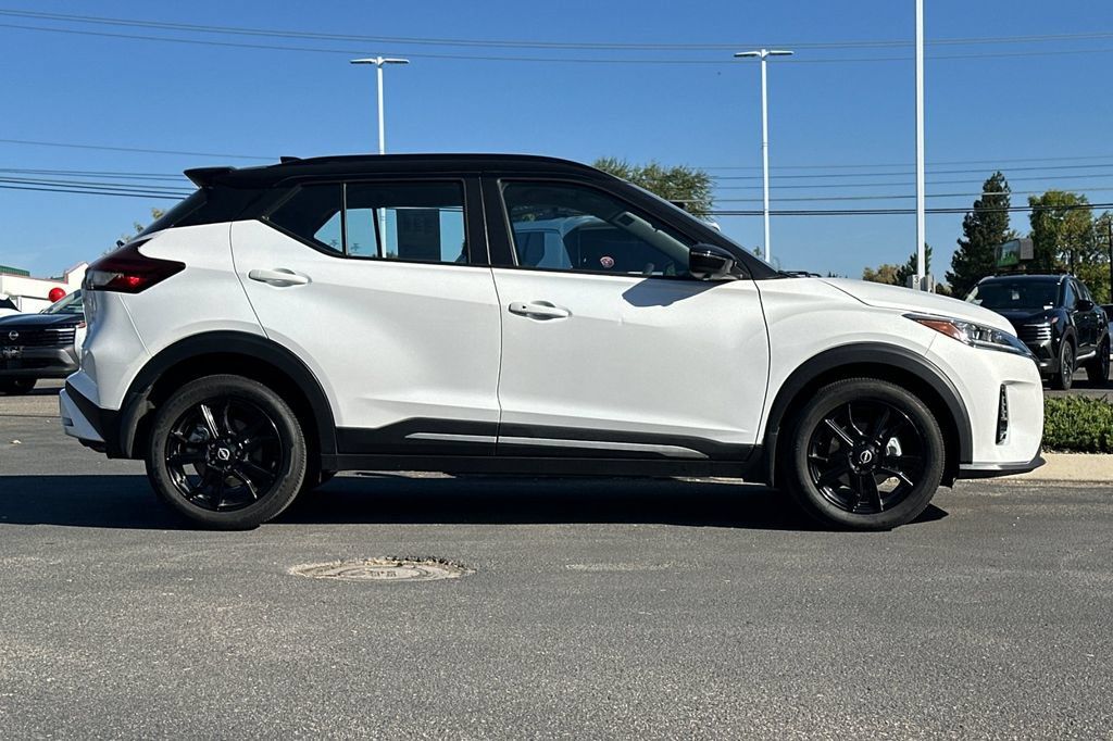 Used 2024 Nissan Kicks SR FWD image 3