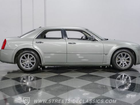 Used 2005 Chrysler 300 C w/ Navigation & Sound Group II RWD image 14