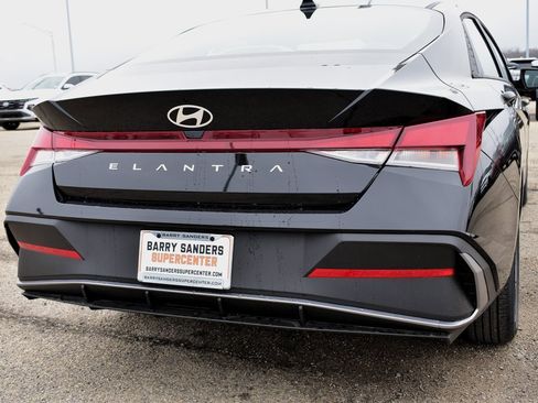 New 2026 Hyundai Elantra SE image 8